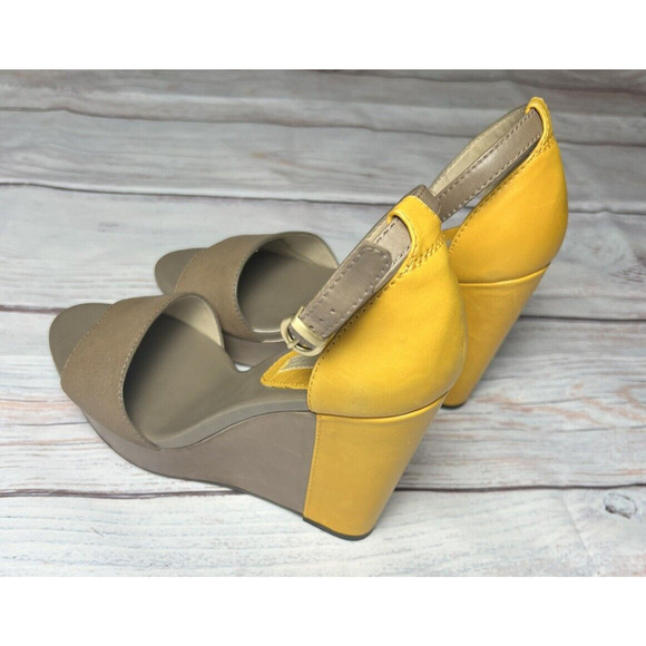 Banana Republic Vanessa Spring Summer Wedge Sandals Brown/Gold Size: 8 - Picture 2 of 10